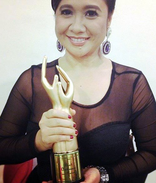 Eugene Domingo accepting the Best Actress Award at the 25th Aliw Awards in 2012