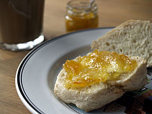 Marmalade spread on bread Flickr - cyclonebill - Bolle med appelsinmarmelade.jpg