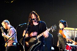 Foo Fighters performing an acoustic show in 2007 Foo Fighters Live 29.jpg