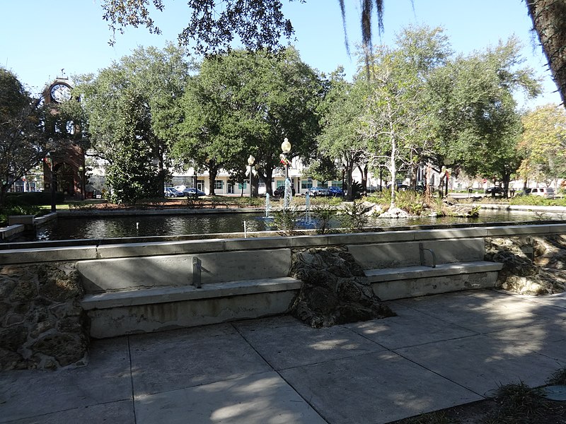 File:Fountain in front of Gainesville City Hall.JPG