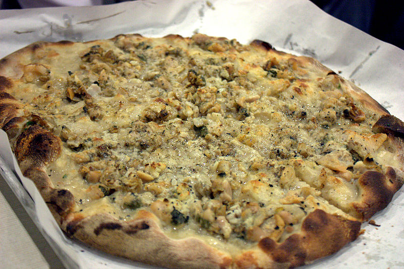 File:Frank pepe clam pie.jpg