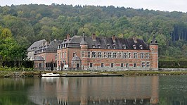 Het kasteel en de Maas