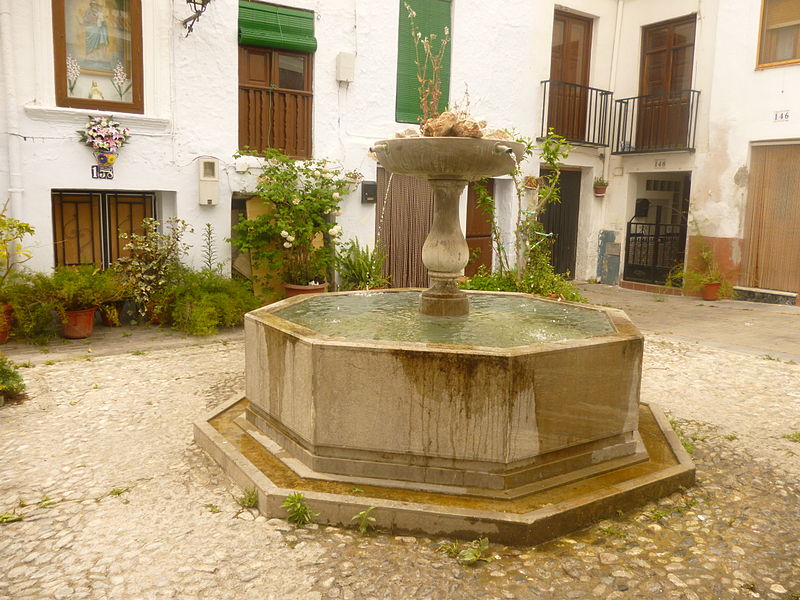 File:Fuente Lanjarón 14.jpg