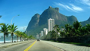 Pedra da Gávea, monólito próximo ao mar, preto de Rio de Janeiro, Brasil.
