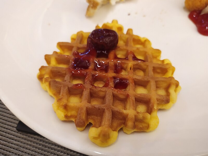 File:GD 廣東 Guangdong 汕頭猛獅凱萊酒店 Shantou Menshine Gloria Plaza Hotel 餐廳 restaurant 早餐 breakfast buffet cake December 2023 Red7 06.jpg