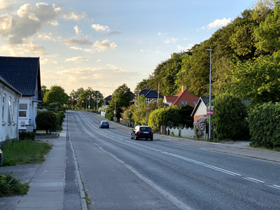 Lystrupvej mod nord (Sønderskoven i baggrunden)