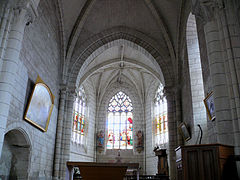 Binnenaanzicht van het koor van een kerk