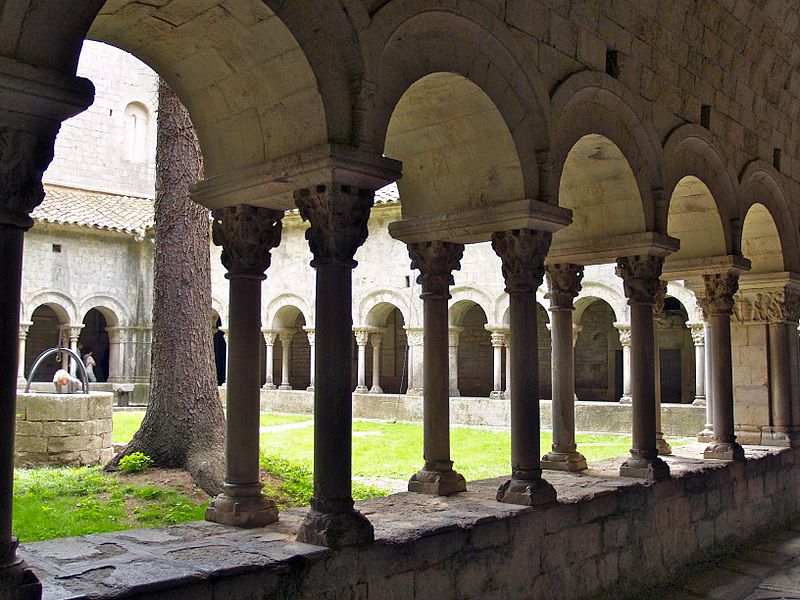 File:Girona - Catedral - Claustre (1).jpg