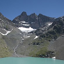 Grand Pic de Belledonne, Pic Central de Belledonne und Croix de Belledonne von Westen (v.l.n.r). Davor der Freydane Gletscher und der Lac Blanc.