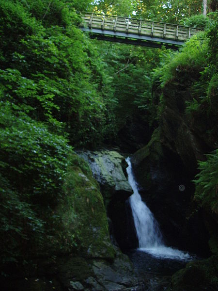 File:Glen Maye Waterfall - Isle of Man - kingsley - 23-JUN-09.jpg