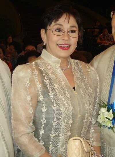 Vilma Santos is the second actress to be inducted into the FAMAS Hall of Fame for her roles in Dama de Noche (1973), Pakawalan Mo Ako (1982), Relasyon