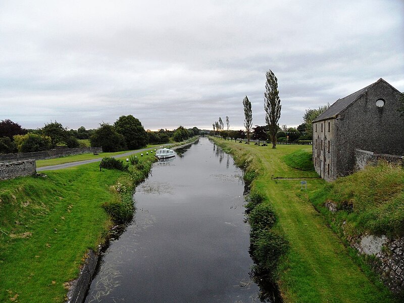 File:Grand Canal from Molesworth Bridge.jpg