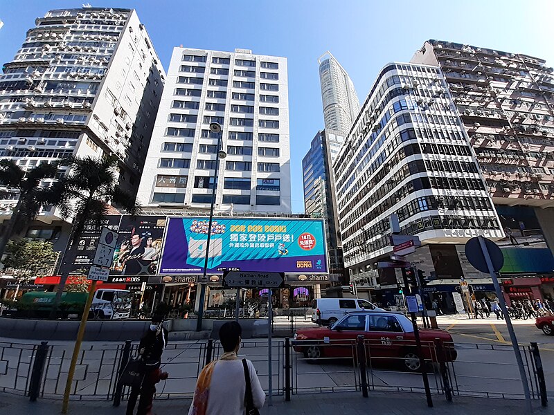 File:HK 尖沙咀 TST 彌敦道 Nathan Road 海防道 53-55 Haiphong Road 海防大廈 Hai Phong Mansion shop 六福珠寶 Lukfook Jewellery window gold display December 2020 SS2 03.jpg