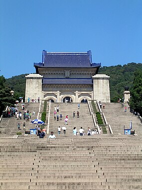 Sun Yat-sens mausoleum, en av flera kända turistattraktioner i Xuanwu.