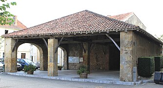 Halles de Castelnau-Rivière-Basse (Altos Pirenéus) 2.jpg