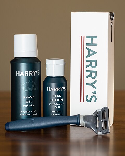 File:Harry's razor, shave gel, and face lotion, January 2019.jpg