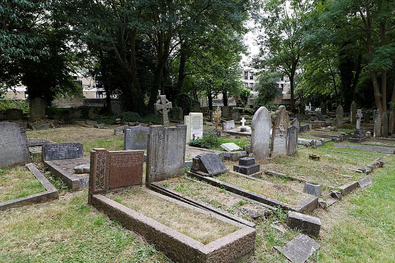 File:Highgate Cemetery - East 15.jpg