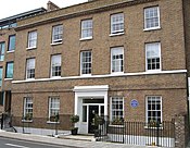 Hogarth House, 34 Paradise Road, Richmond, where Virginia Woolf and her husband Leonard lived Hogarth Press House, Richmond, Surrey.jpg