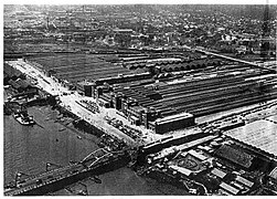 বাংলা: হাওড়া স্টেশন, ১৯৪০ English: Howrah station, 1940