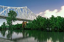 Huey P. Long Bridge Huey P. Long Bridge at night (Baton Rouge, Louisiana) recolorized.jpg
