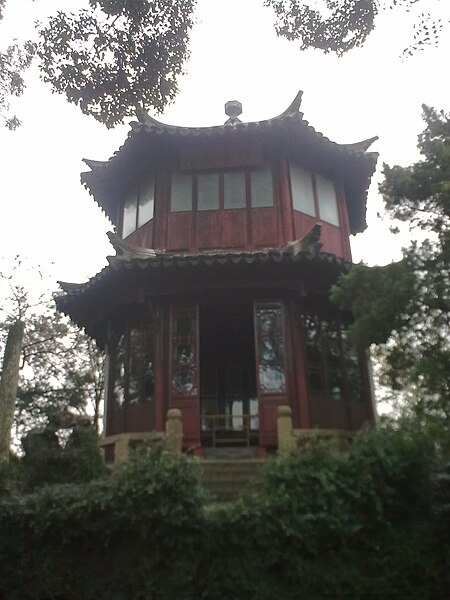 File:Humble garden floating tower.jpg