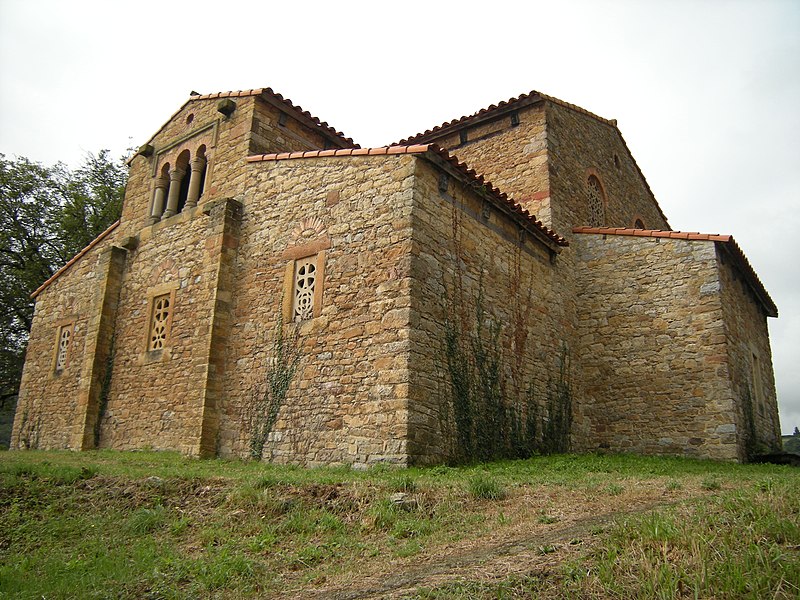 File:Iglesia de Santa María de Bendones (6254213621).jpg