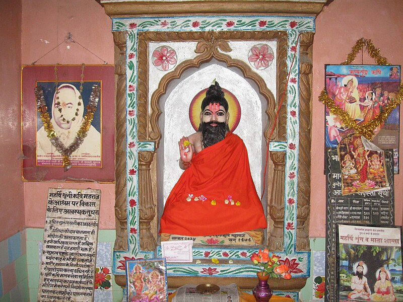 File:Inside view of Shringirishi Temple in Baruasagar.jpg