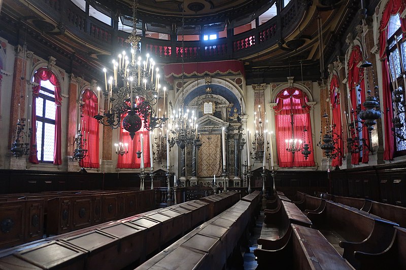 File:Interior view of one of five ancient synagogues found in modern times in the Venice Ghetto.jpg