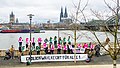 Diese Menschen in Köln demonstrieren gegen Rassismus.