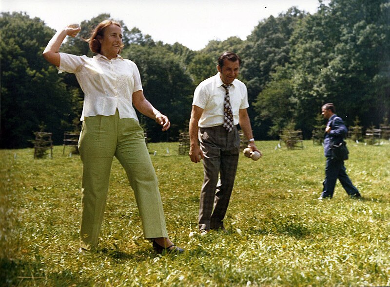 File:Ion Iliescu in 1976, holiday with Ceausescu.jpg