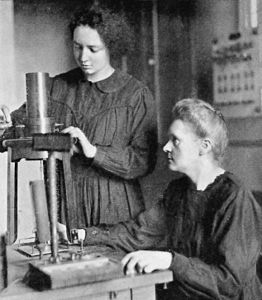 Irène et Marie Curie en 1925
