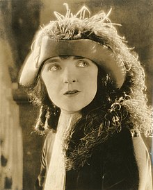 Jean Paige, silent film actress (SAYRE 7054).jpg