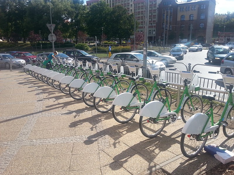 File:Jedna z wielu stacji systemu Bike S w Szczecinie - Rondo Giedroycia. - panoramio.jpg