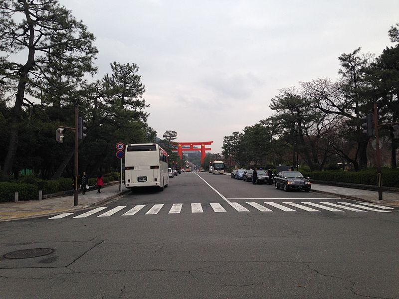 File:Jingumichi Avenue in front of Otemmon of Heian Shrine.JPG