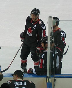 Joe Sakic (91) Torinon talviolympialaisissa vuonna 2006.