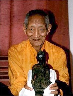 <span class="mw-page-title-main">Kalu Rinpoche</span> Tibetan lama