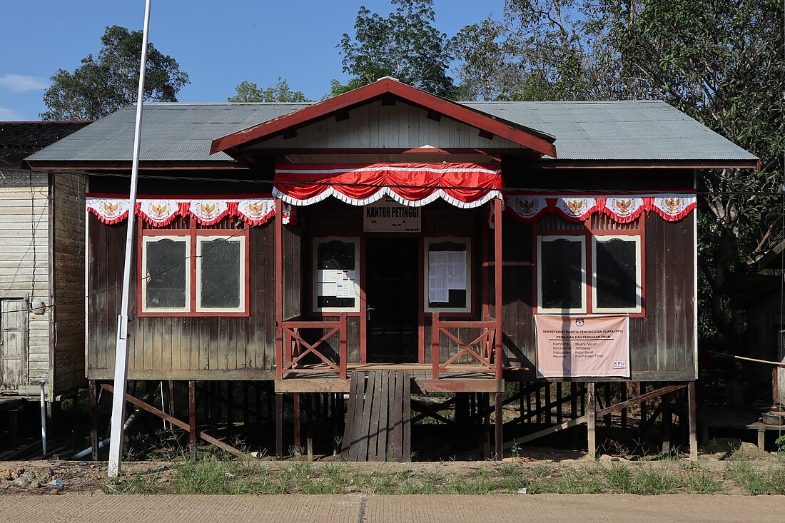 File:Kantor Kepala Kampung Muara Nayan, Kutai Barat.JPG