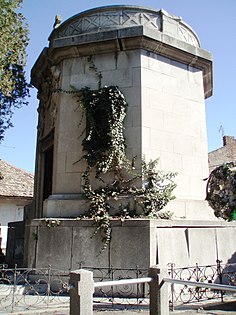 Маузелеј породице Спирта на Земунском гробљу