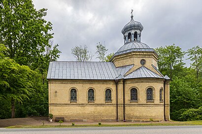 So kommt man zu dem Kapelle Sophienhof mit den Öffentlichen - Mehr zum Ort Hier