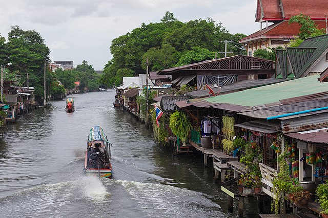 640px-Khlong_Bang_Luang_Floating_Market.jpg (640×427)