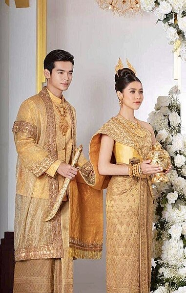 File:Khmer couple in wedding attires.jpg