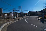 駅前広場と駅全景（2011年11月）