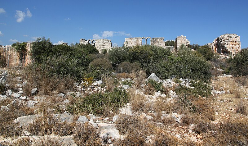 File:Korykos Querschiffbasilika01.jpg