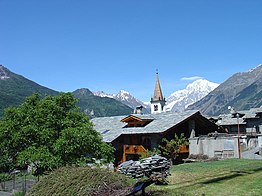 La Salle, a háttérben a Mont Blanc