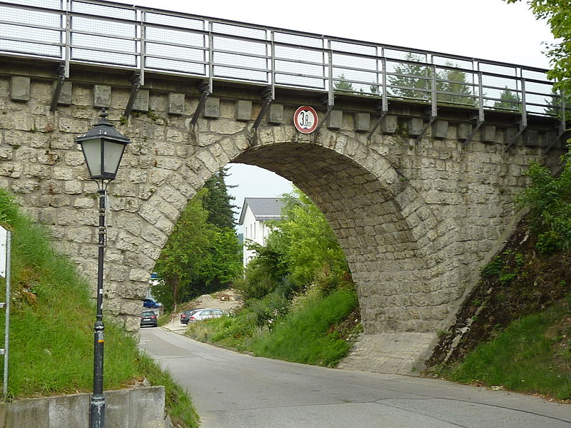 File:Lauterhofen - Eisenbahnbrücke (einbogig), 4.jpg
