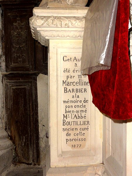 File:Lavilletertre (60), église Notre-Dame-de-la-Nativité, chœur, ancien maître-autel de 1877, socle d'ange adorateur avec inscripti.JPG