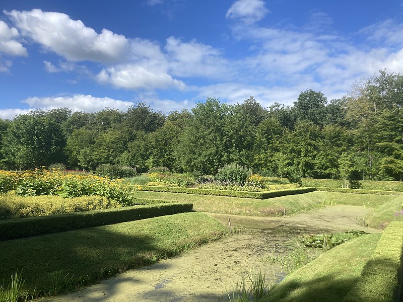 File:Leek Nietap Garden Kasteel Nienoord.jpg