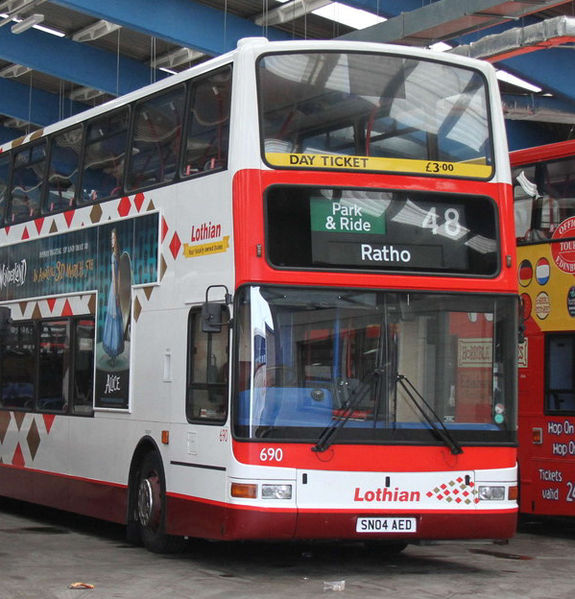 File:Lothian Buses bus 690 Dennis Trident Plaxton President SN04 AED Harlequin livery.jpg