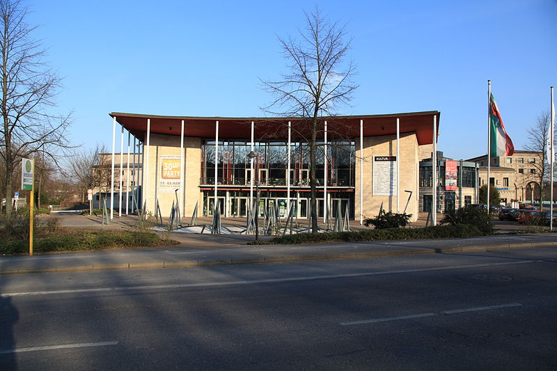 File:Mülheim adR - Bergstraße - Theodor-Heuss-Platz+Stadthalle 02 ies.jpg