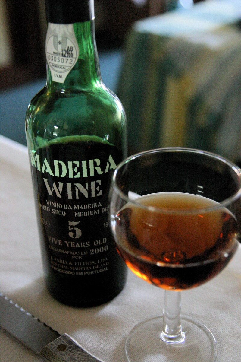 https://upload.wikimedia.org/wikipedia/commons/thumb/a/aa/Madeira_Wine.jpg/800px-Madeira_Wine.jpg